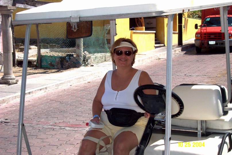 032 golf Cart on Isla Mujeres.JPG