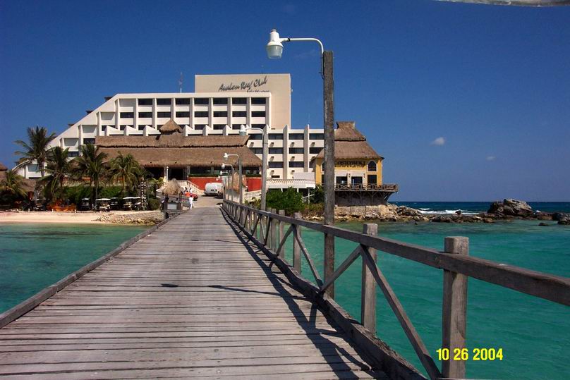 033 Avalon Bay Club Hotel Isla Mujeres.JPG