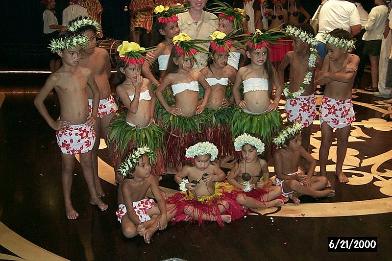 Children of Raiatea posing
